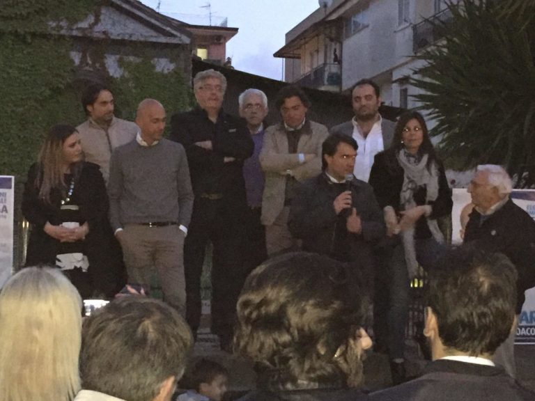 Aversa, Dello Vicario contro i ‘Cetto la Qualunque’ della politica e annuncia possibile visita di Berlusconi