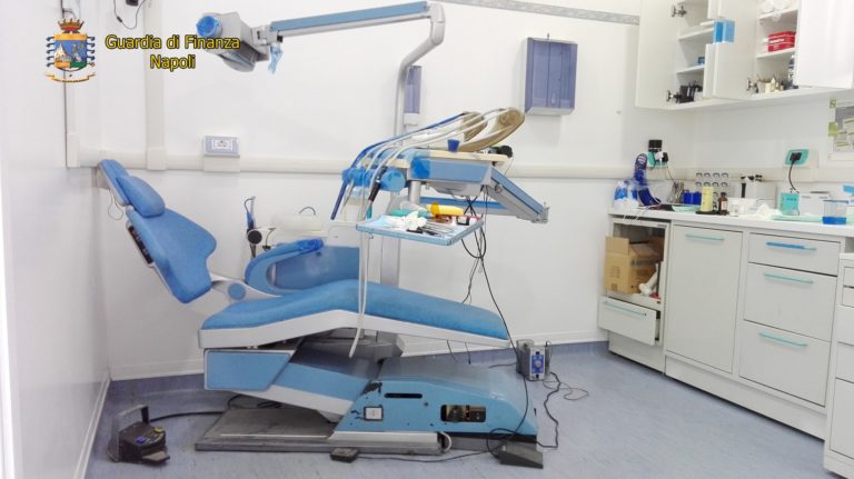 VIDEO – Palma Campania: scoperto falso dentista, denunciato