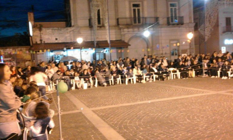 FOTO Orta di Atella: solidarietà in piazza, targa ai familiari di Nicola Mancini