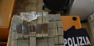 Maddaloni: blitz in un casolare, trovati 50 kg di hashish. Due arresti