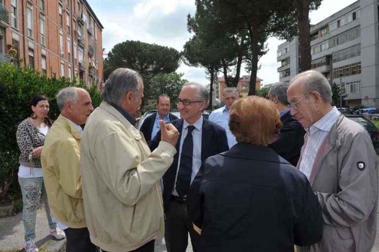 Caserta, Marino in visita al Rione Vanvitelli: “Sicurezza e creazione di nuovi spazi verdi e di socialità sono le priorità”