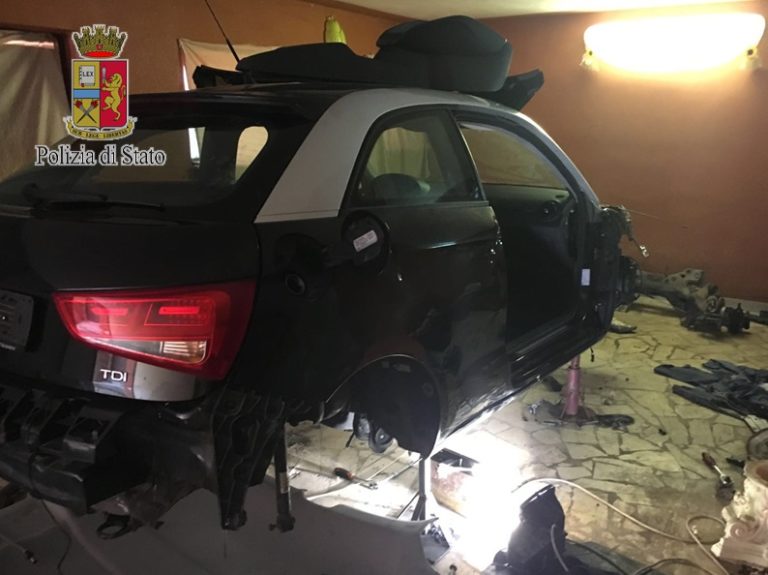 Castel Volturno: smantellata centrale ricettazione auto, tre denunciati