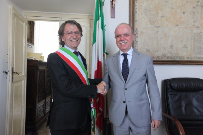 Aversa: Enrico De Cristofaro proclamato sindaco, passaggio di consegne col commissario