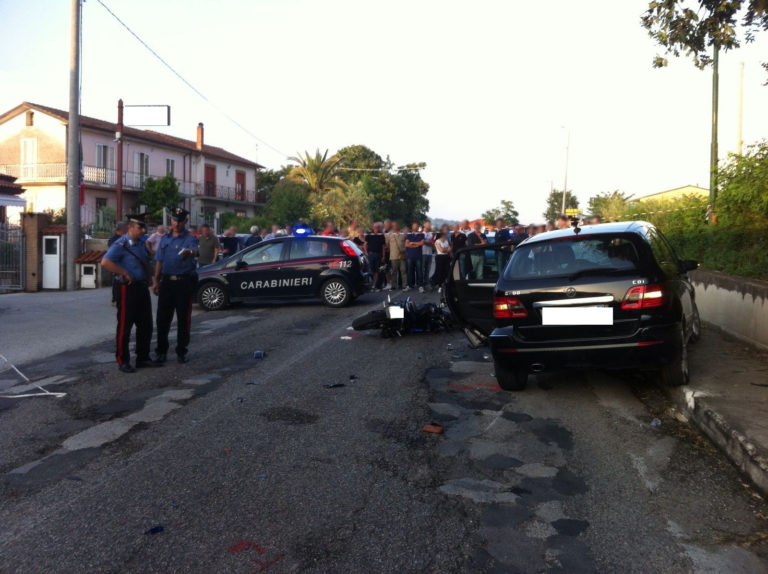 Tragedia in Irpinia, auto contro moto: muore centauro LA FOTO