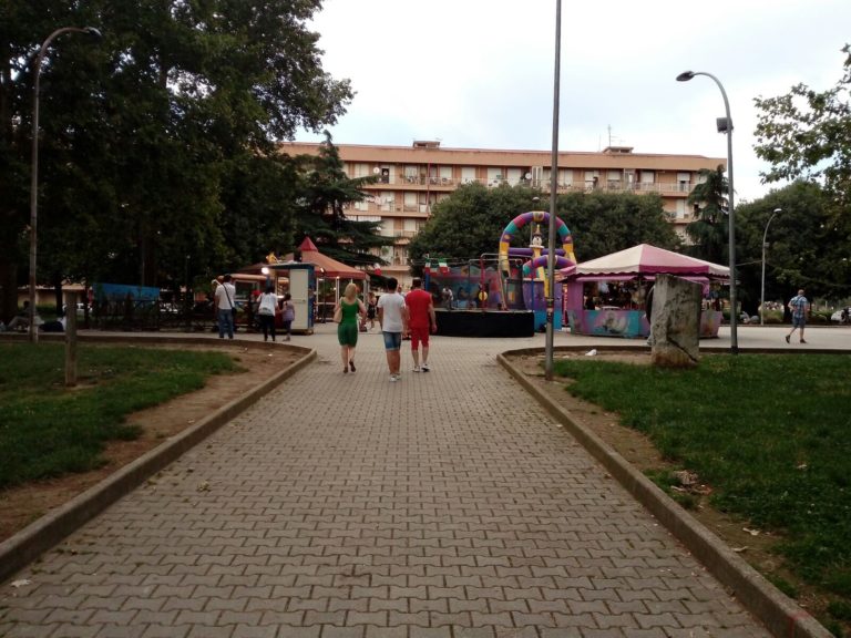 Caserta, Marino usa pugno di ferro in piazza Pitesti: tensione con gli ambulanti