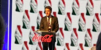 VIDEO – Renzi allo stabilimento Coca Cola di Marcianise : “Diamo futuro a questa terra”