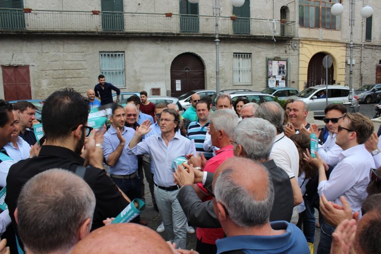 Aversa, De Cristofaro in tour per la città: incontri a Savignano, San Nicola e Parco Argo