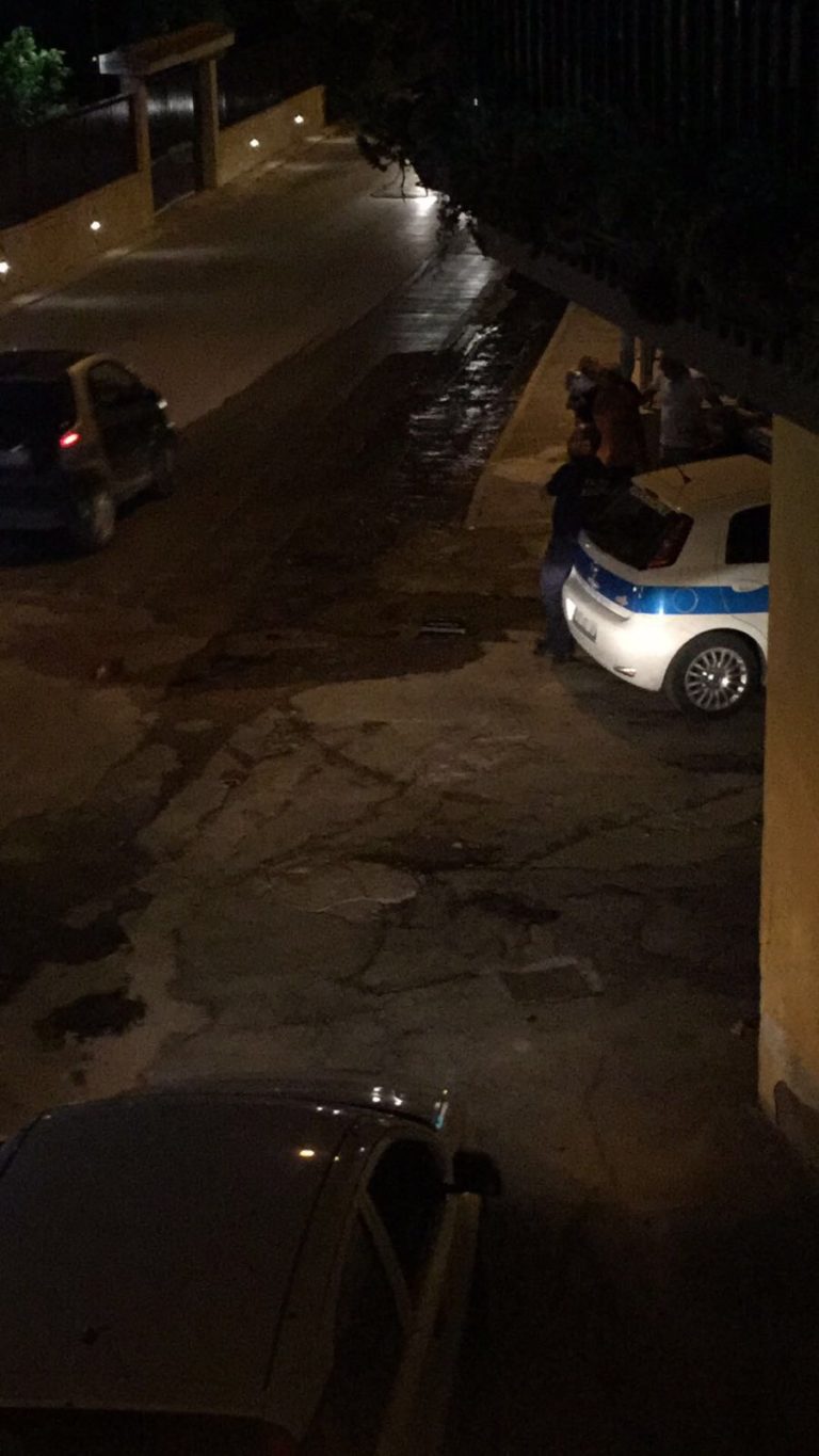 Aversa: perdita d’acqua, danni al manto stradale. Vigili urbani sul posto  FOTO