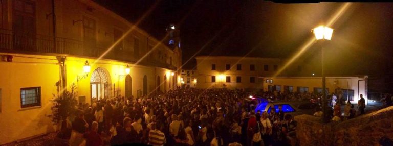 Piedimonte Matese: centinaia di persone accolgono il feretro di D’Allestro, oggi i funerali FOTO