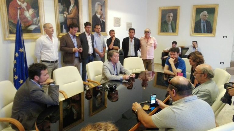 Aversa, la maggioranza non trova la quadra: De Cristofaro vara giunta tecnica. Nomi non ci sono ancora