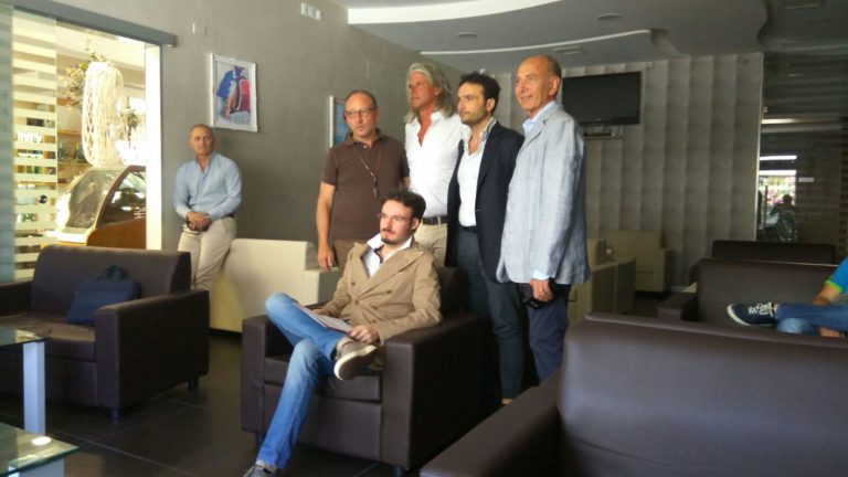 Aversa, centrodestra a De Cristofaro: divergenze superate, giunta politica. Assente Alleanza per Aversa