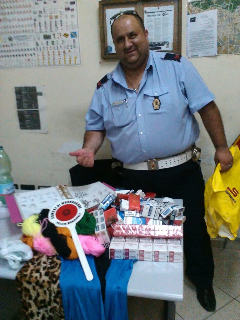Mondragone: sequestrati 3 kg di sigarette di contrabbando in spiaggia