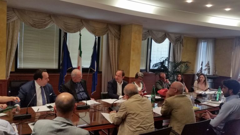 Polo oncologico cancellato dal commissario Polimeni, il vescovo Spinillo in regione