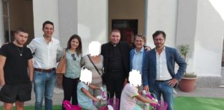 Aversa, trovata sistemazione per famiglia che dormiva in stazione: sopralluogo di Borrelli