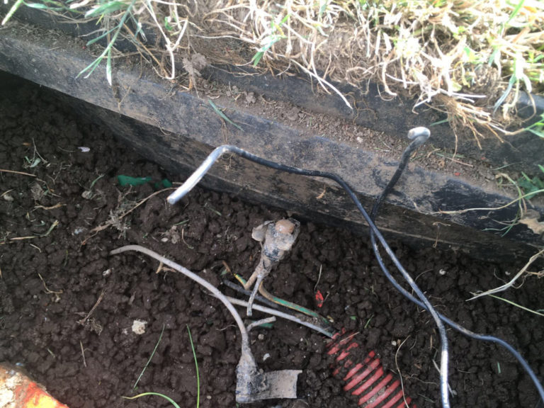 FOTO – Caserta, vandali in azione allo stadio Pinto: tranciati cavi dell’impianto di irrigazione del campo