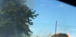 Aversa, scoppia incendio a due passi dal cimitero LA FOTO