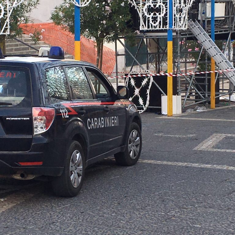 Altavilla Irpina: folgorato mentre smonta luminarie, operaio in prognosi riservata