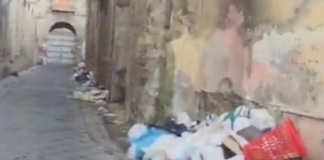 Aversa: opposizione ‘social’. Capasso a spasso tra i rifiuti in centro, Dello Vicario tra ‘insidie e trabocchetti’