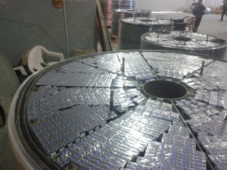 Teverola: sigarette di contrabbando tra cavi elettrici, 14 arresti