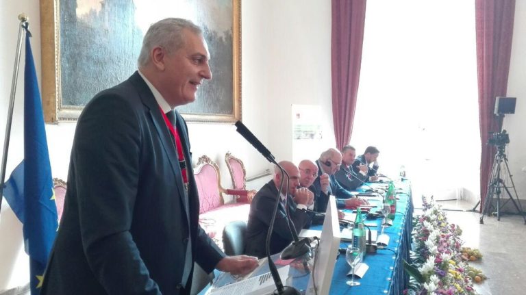 VIDEO – Agricoltura, a Caserta gli ‘Stati generali del sud’ con Phil Hogan. Caputo: tuteleremo produzioni Mezzogiorno