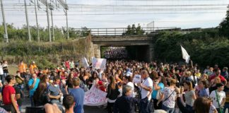 FOTOGALLERY – Gricignano, Carinaro e Teverola in piazza contro Econtransider: basta puzza