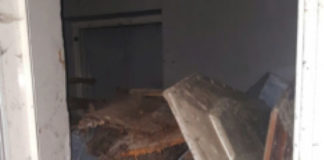 FOTO CHOC – Orta di Atella: blitz del Noe al cimitero, rifiuti di esumazioni accantonati da mesi. Che vergogna