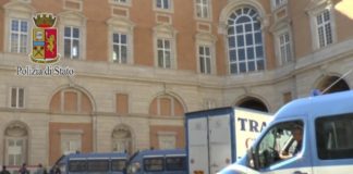 Abusivi nella Reggia di Caserta, scatta blitz per sgombero