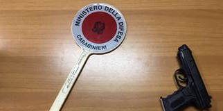 Aversa: armato di pistola giocattolo tenta rapina a negozio, preso dopo fuga