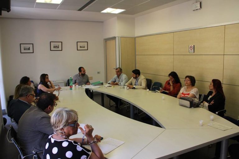 Napoli, carenze d’organico: ne discute la commissione scuola