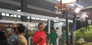 Napoli, De Magistris a Canapa in mostra: “Superare pregiudizio”