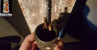 San Cipriano, spaccio in via Piave: due arresti. Droga nascosta in una cazzuola