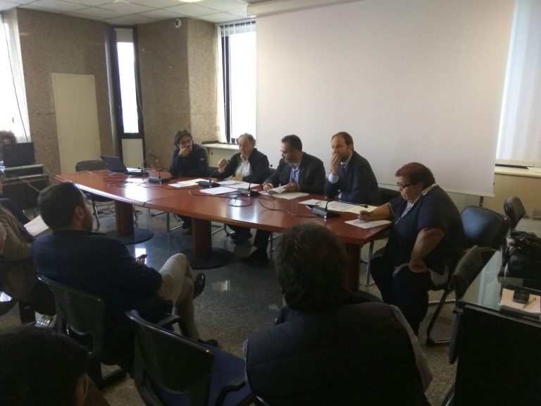 FOTO E VIDEO,  Ecotransider: audizione in Regione,  manifestanti presidiano consiglio. Scintille Zinzi – Oliviero