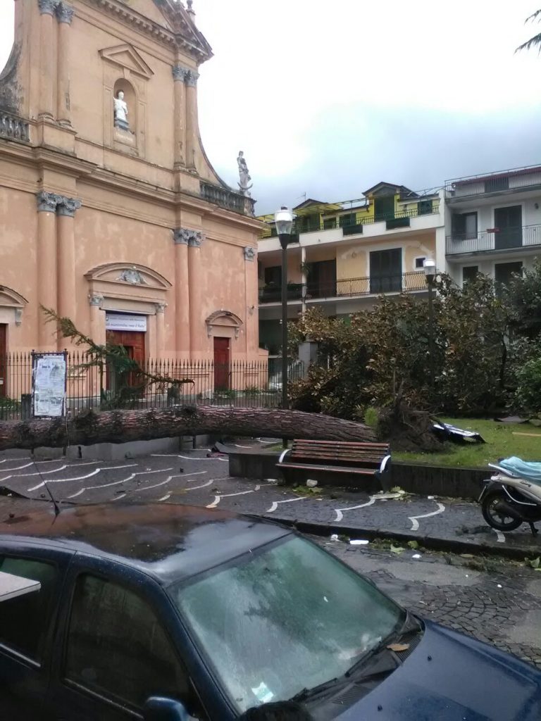 Tromba d’aria sull’atellano,  due feriti lievi a Frattaminore