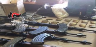 Trentola Ducenta: nascondeva un arsenale in garage, arrestato 66enne. Recuperati 5 kalashnikov