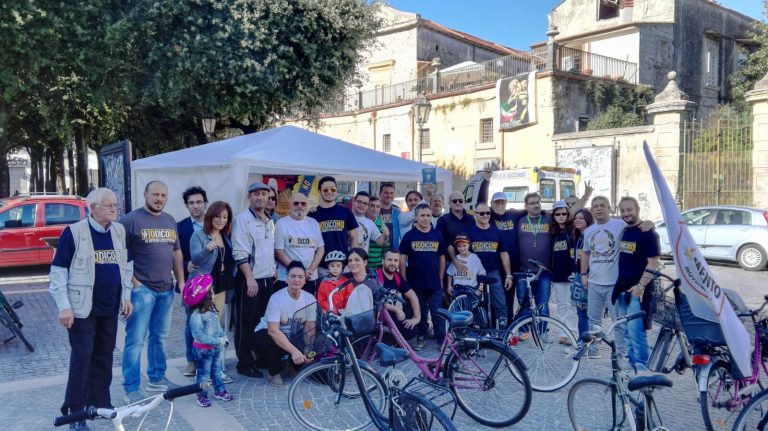 FOTO – M5S Orta di Atella, bici-tour per votare no al referendum costituzionale