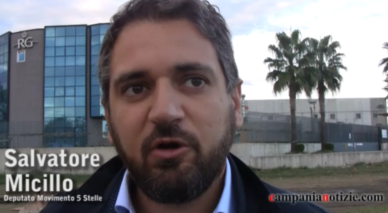 VIDEO – Gricignano, Micillo al presidio anti Ecotransider: “Non si può continuare a vivere con questa puzza”