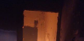 FOTO – Santa Maria a Vico: appiccato incendio ad ex centro Praxis