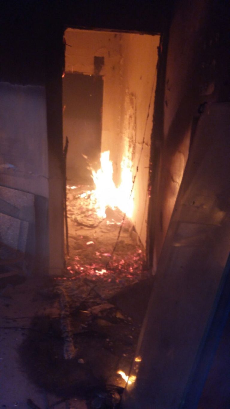 FOTO – Santa Maria a Vico: appiccato incendio ad ex centro Praxis