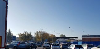 Carinaro, rimosso il blocco alla Whirlpool: resta agitazione