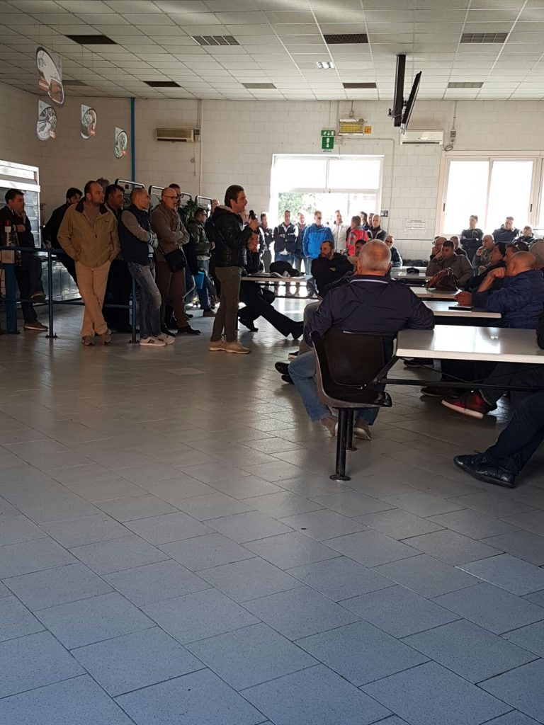 Whirlpool, a Carinaro regna l’incertezza: le parole dell’azienda lontane dalla realtà
