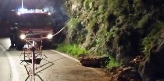 FOTO – Massi sulla carreggiata, isolato il comune di Castello Matese