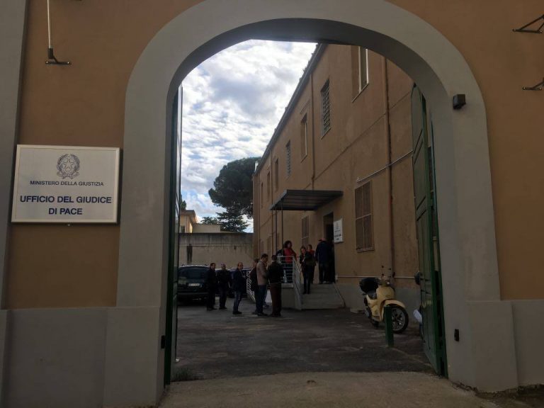 Aversa, Migliore inaugura il nuovo Giudice di Pace: ora serve personale