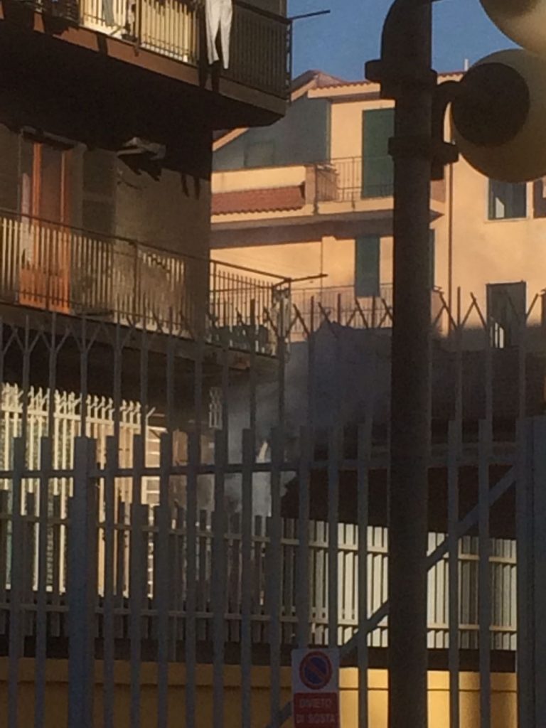 Aversa, scoppia incendio in via Amendola: pronto intervento dei vigili del fuoco