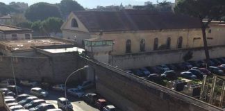 Aversa, Tribunale assediato da abusivi: Mazzoni attacca De Cristofaro