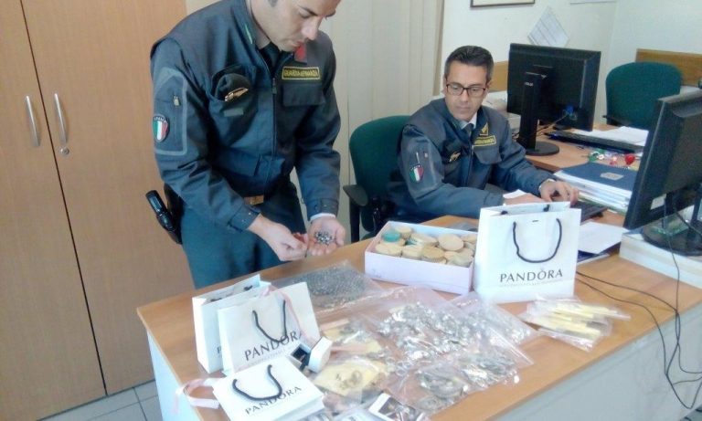 Marcianise: scoperto laboratorio di gioielli contraffatti