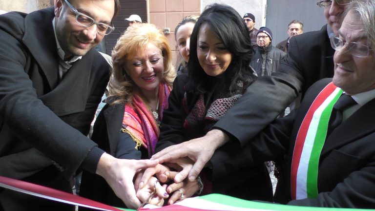 Aversa: l’assessore regionale Palmeri al taglio del nastro del centro per l’impiego