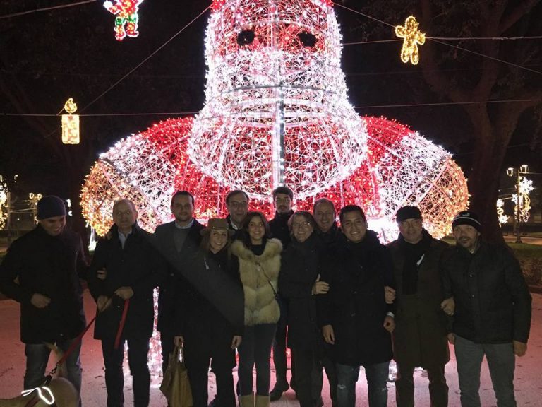 Aversa, accese le luminarie al Parco Pozzi