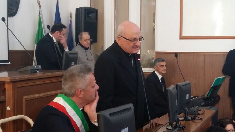Ottaviano saluta monsignor Depalma. Capasso: “Chi lascia un segno non sarà mai dimenticato”