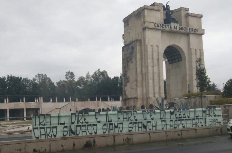 Juvecaserta,  striscione contro il sindaco Marino