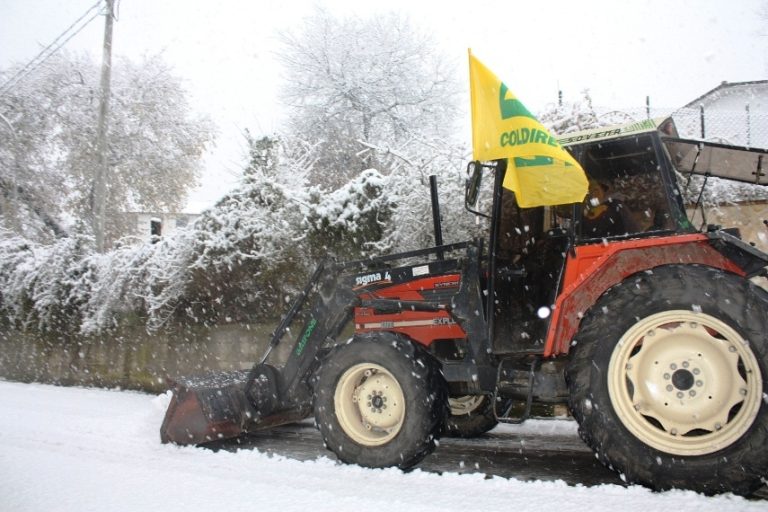 Neve nel Sannio, si mobilitano i trattori della Coldiretti